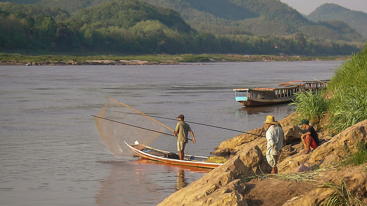 Laos - April 2007<br>Luang Prabang, Abends am Ufer des Mekong