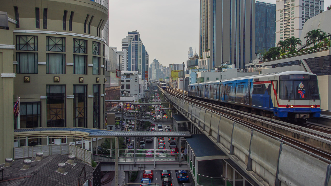 Thailand - Dezember 2011<br>Bangkok, Skytrain versus Stau